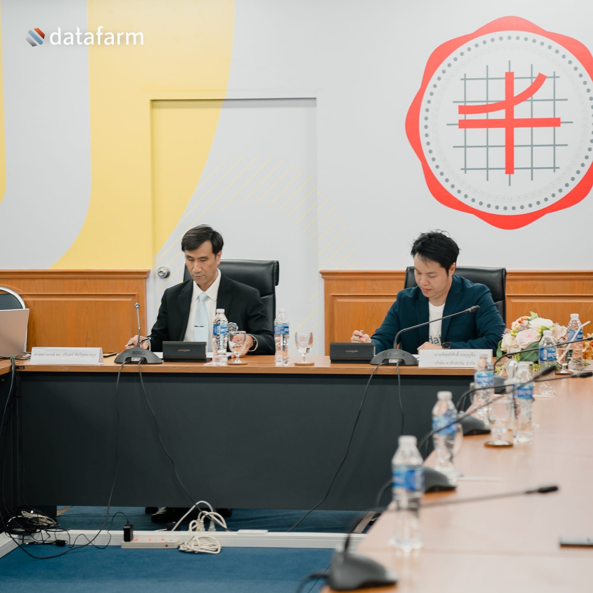 บรรยากาศ การลงนามบันทึกข้อตกลงความร่วมมือ โครงการความร่วมมือด้านการพัฒนาการศึกษา ระหว่างมหาวิทยาลัยศรีนครินทรวิโรฒ (คณะวิทยาศาสตร์ ภาควิชาวิทยาการคอมพิวเตอร์) และ บริษัท ดาต้าฟาร์ม จำกัด