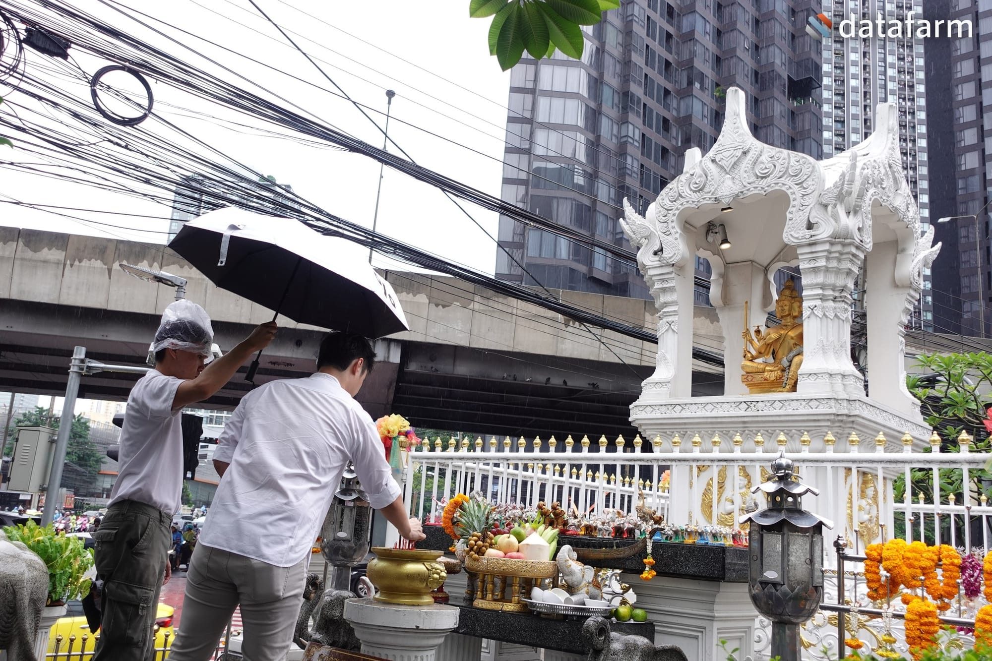 พิธีไหว้บวงสรวงพระพรหม พระพิฆเนศ พระแม่ลักษมี และศาลพระภูมิประจำสำนักงาน