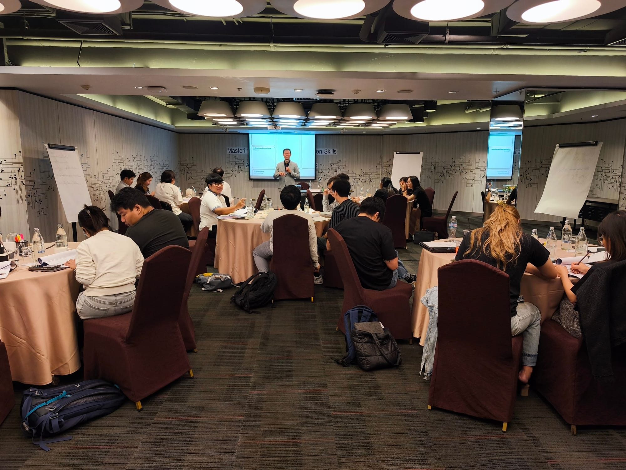 บรรยากาศการอบรมภายใน หลักสูตร Mastering Story Telling and Presentation Skills