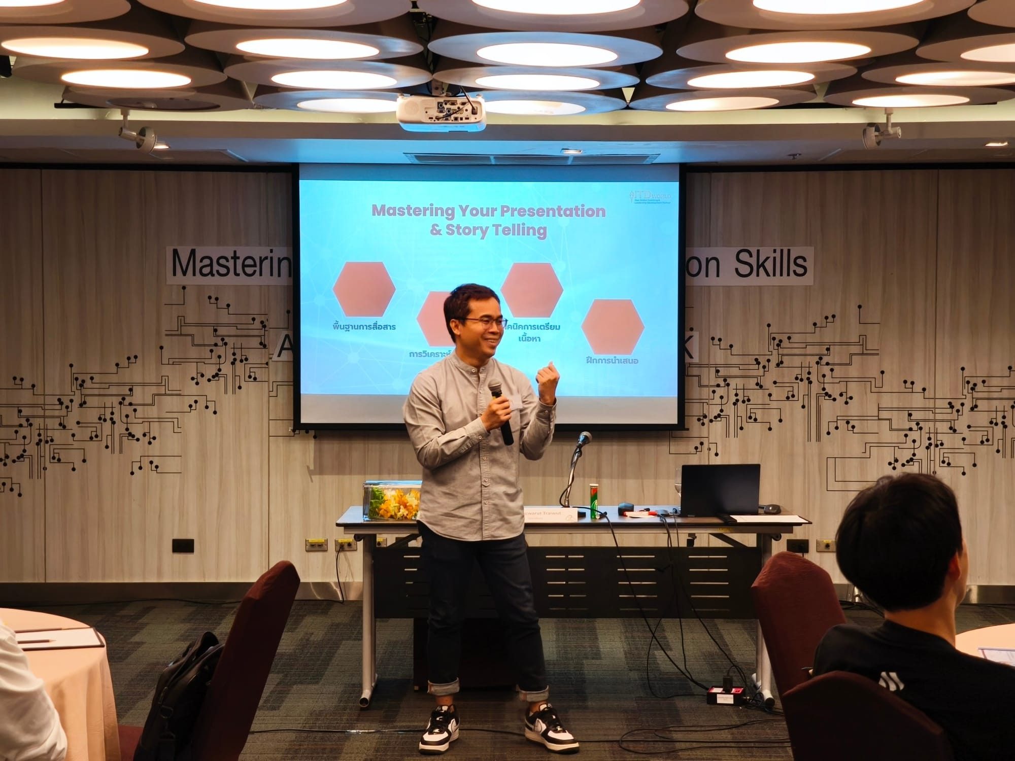 บรรยากาศการอบรมภายใน หลักสูตร Mastering Story Telling and Presentation Skills