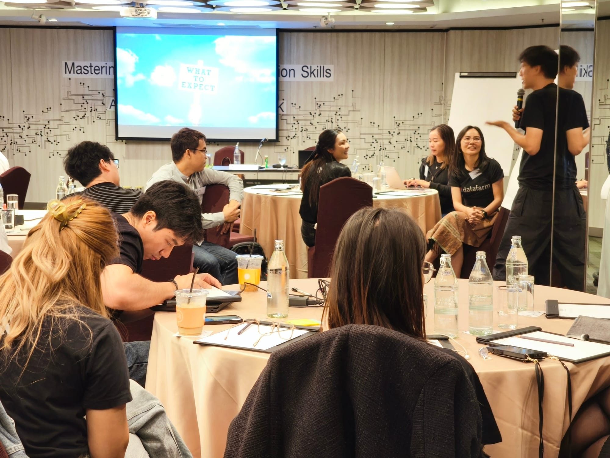 บรรยากาศการอบรมภายใน หลักสูตร Mastering Story Telling and Presentation Skills