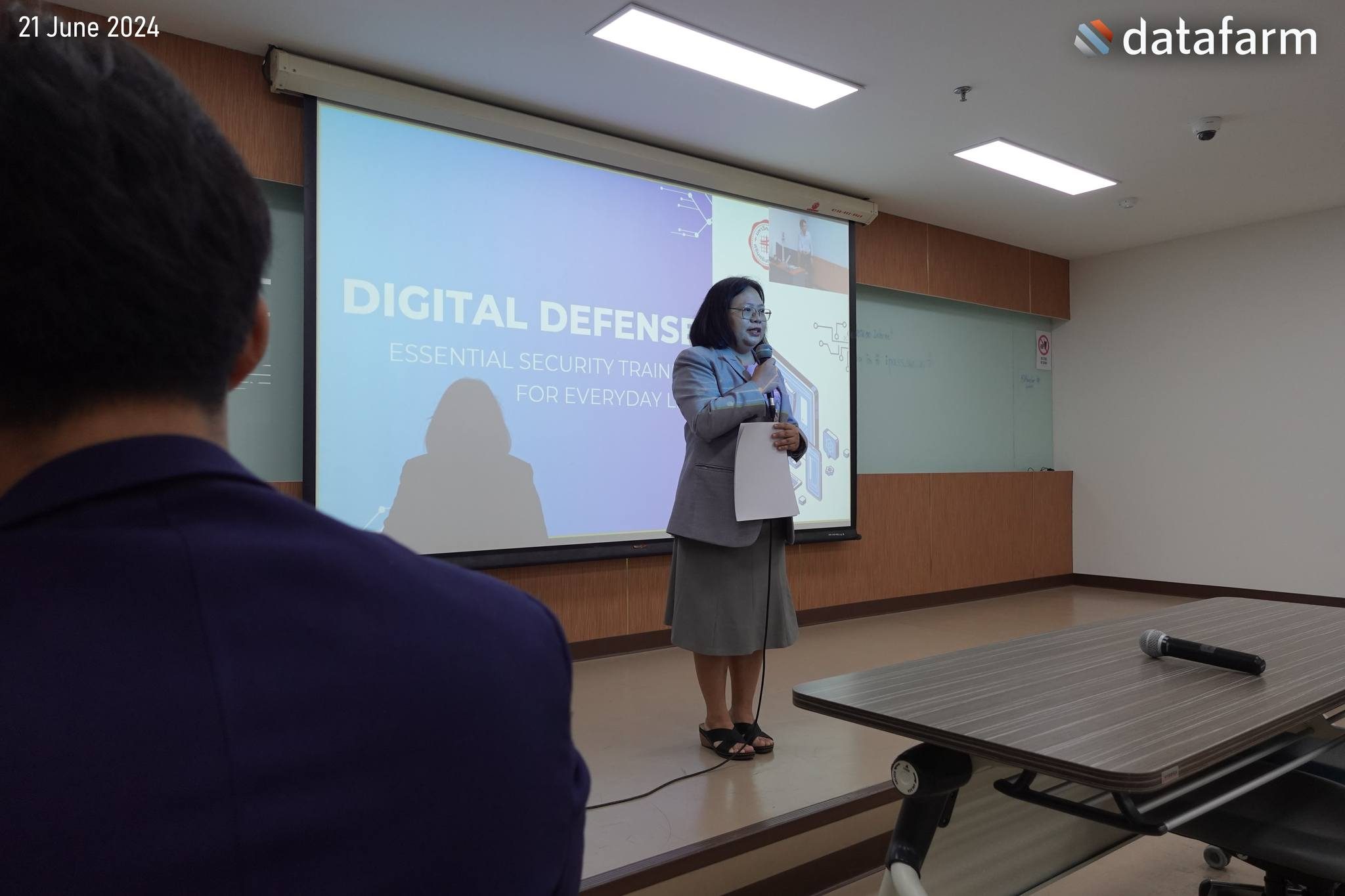 บรรยากาศการบรรยายหัวข้อ "Digital defense essential security training for everyday life"