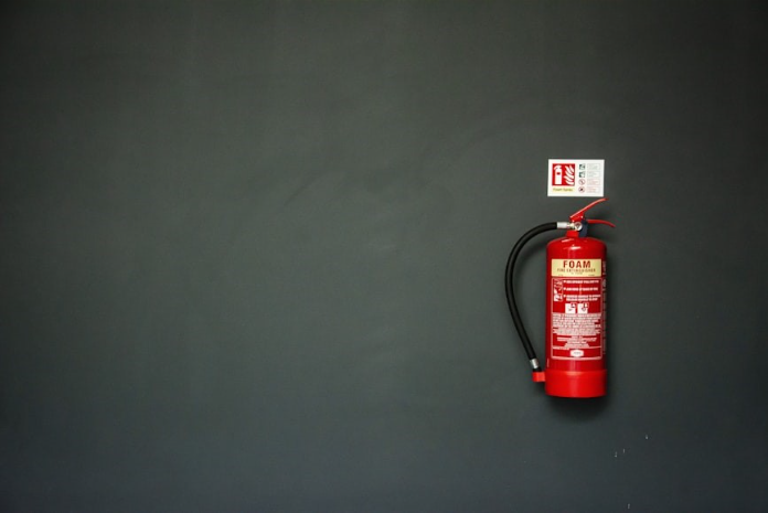 https://images.unsplash.com/photo-1625958936686-a9343dc35b5b?q=80&w=870&auto=format&fit=crop&ixlib=rb-4.1.0&ixid=M3wxMjA3fDB8MHxwaG90by1wYWdlfHx8fGVufDB8fHx8fA%3D%3D